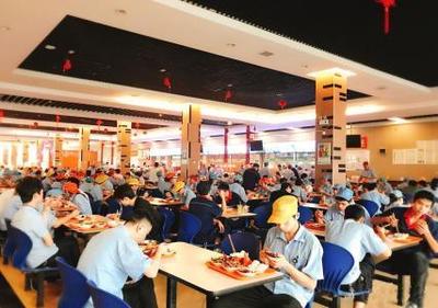 為什么大企業(yè)都選擇食堂外包？企業(yè)管理的深層考量與餐飲管理服務(wù)的價(jià)值